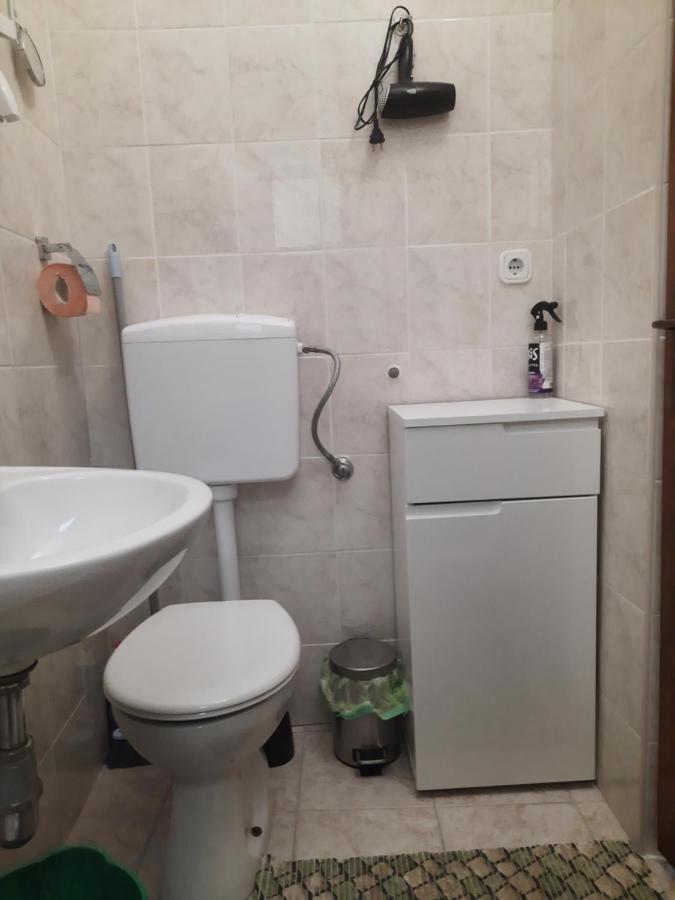Apartmani Ana-Lora Lopar Eksteriør bilde