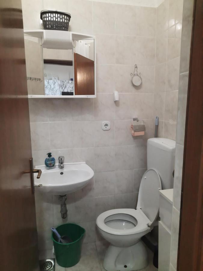 Apartmani Ana-Lora Lopar Eksteriør bilde