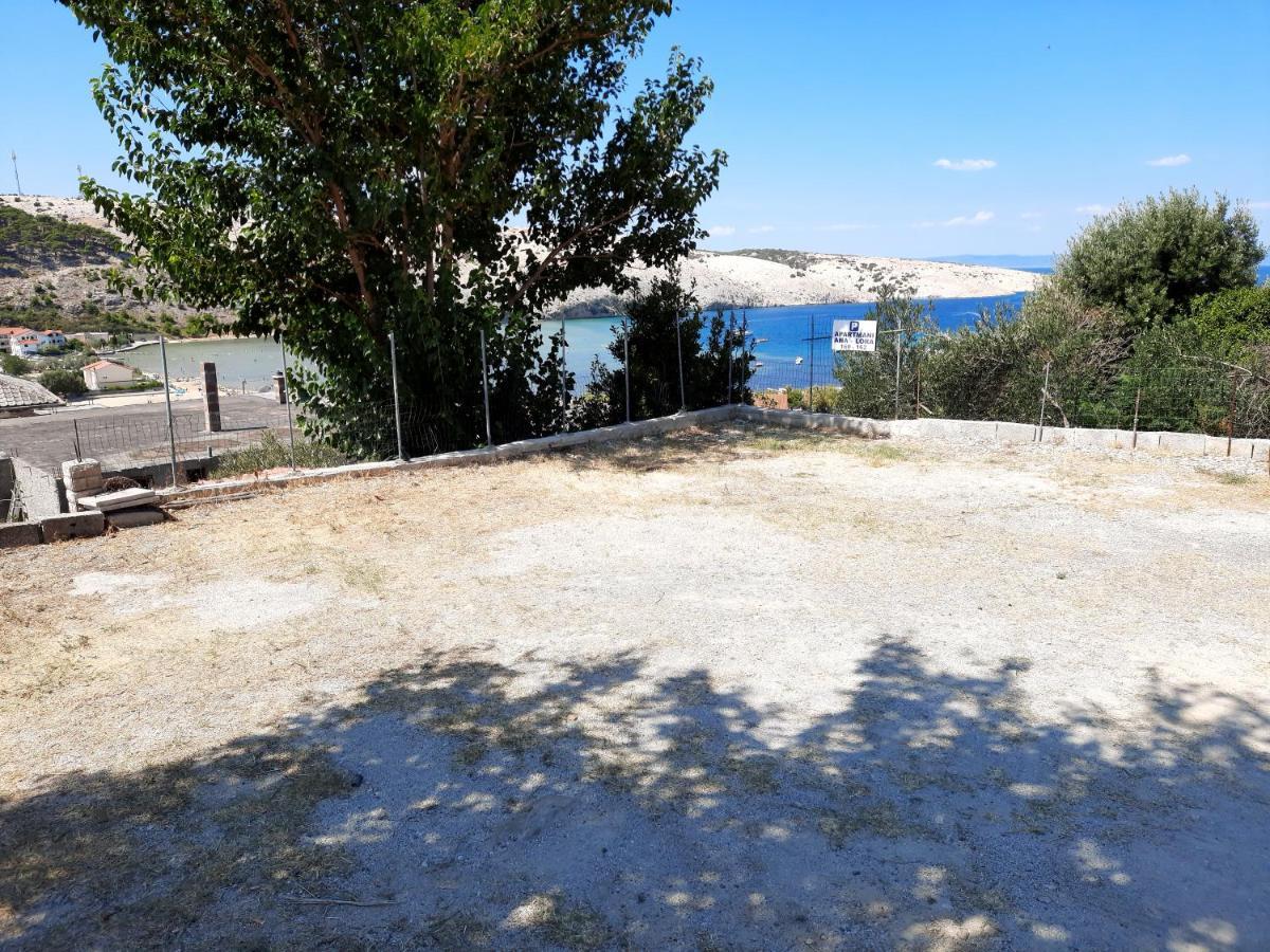 Apartmani Ana-Lora Lopar Eksteriør bilde