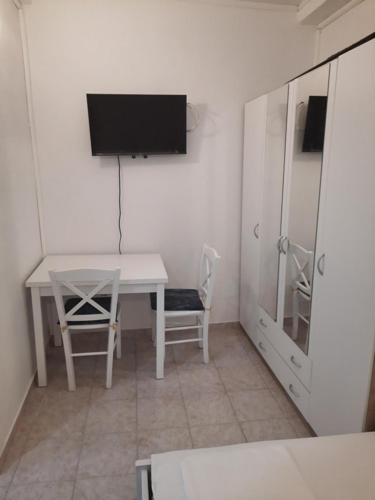 Apartmani Ana-Lora Lopar Eksteriør bilde